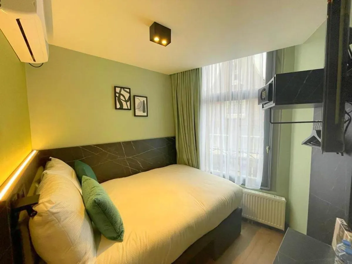 Ciao Papa Hotel Amsterdam Central Station 3*,  Netherlands