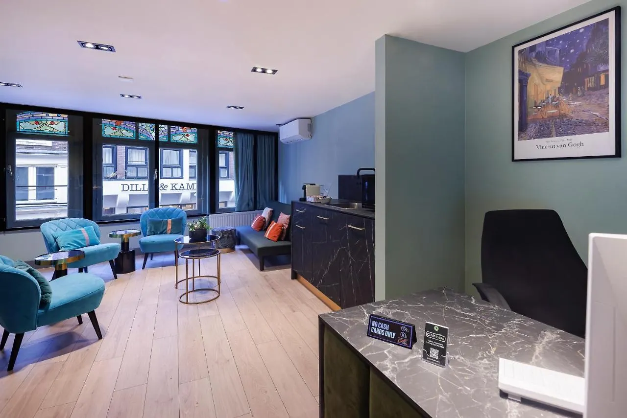 Ciao Papa Hotel Amsterdam Central Station 3*,