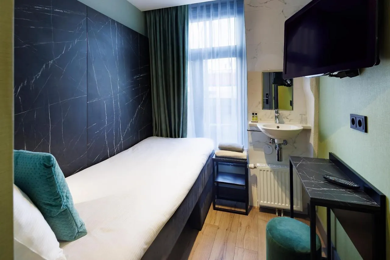 Ciao Papa Hotel Amsterdam Central Station 3*,  Netherlands